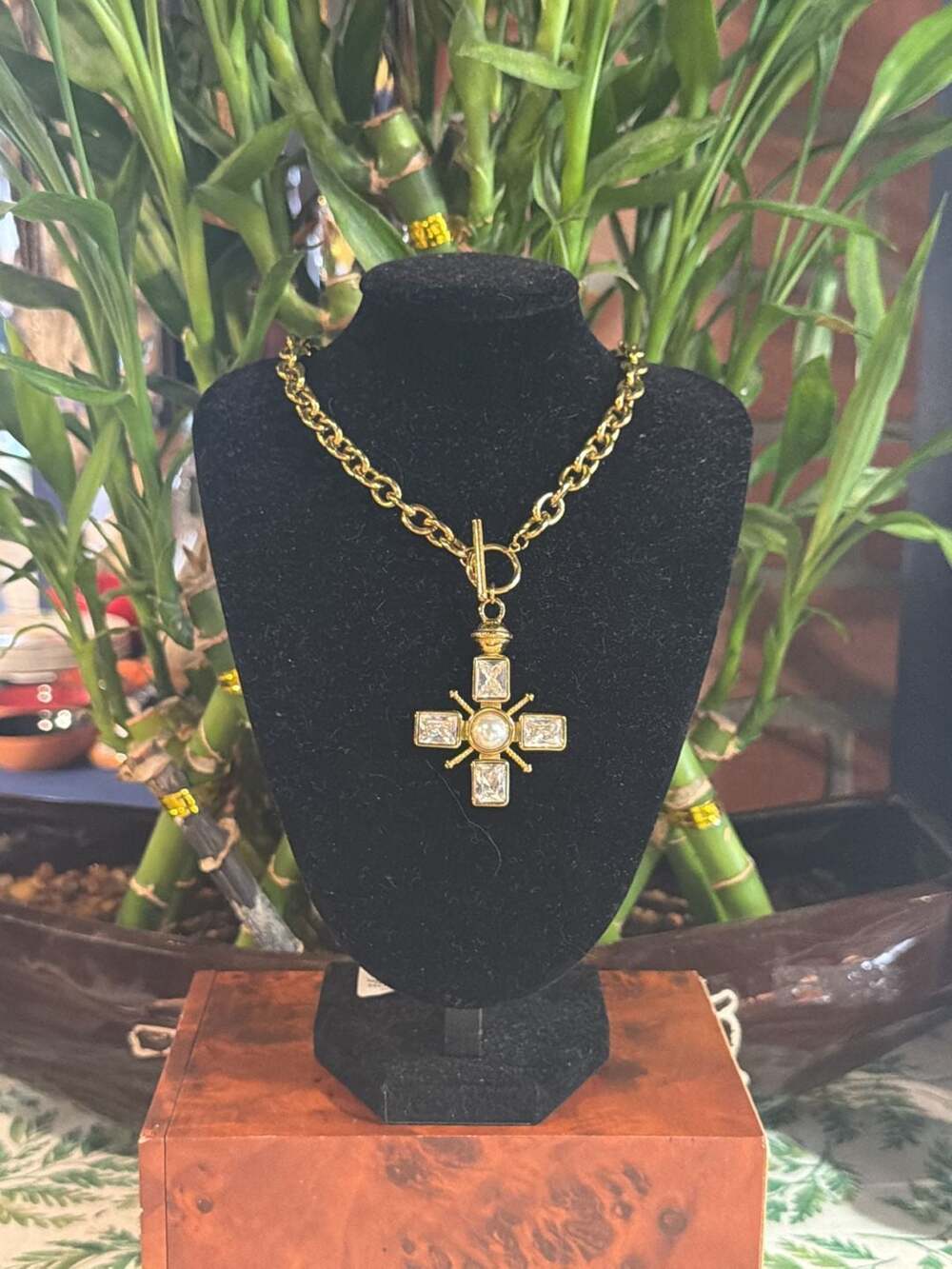 Saint Luca Luxe Aurora Cross Necklace